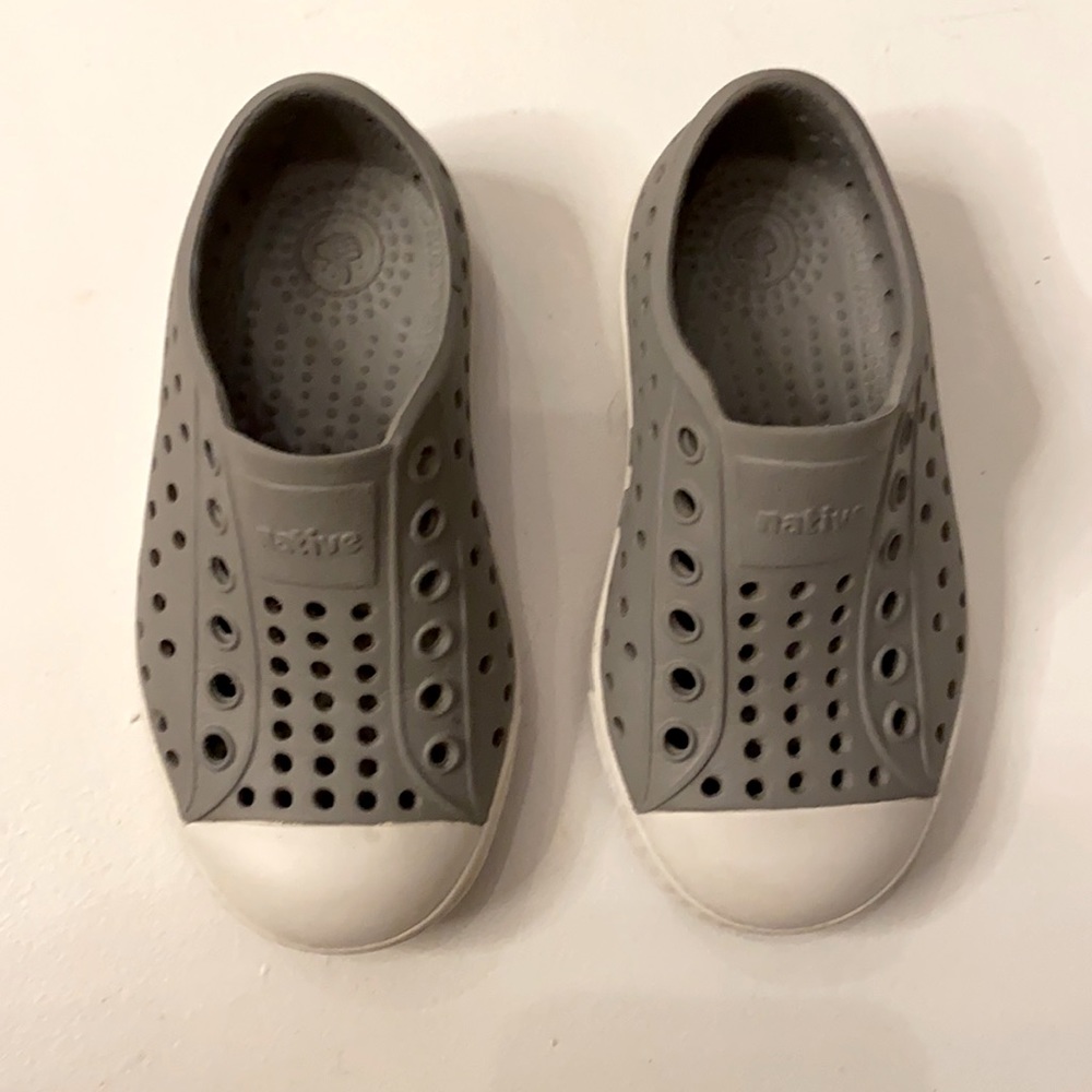 Toddler Native ”Jefferson” shoes size 7